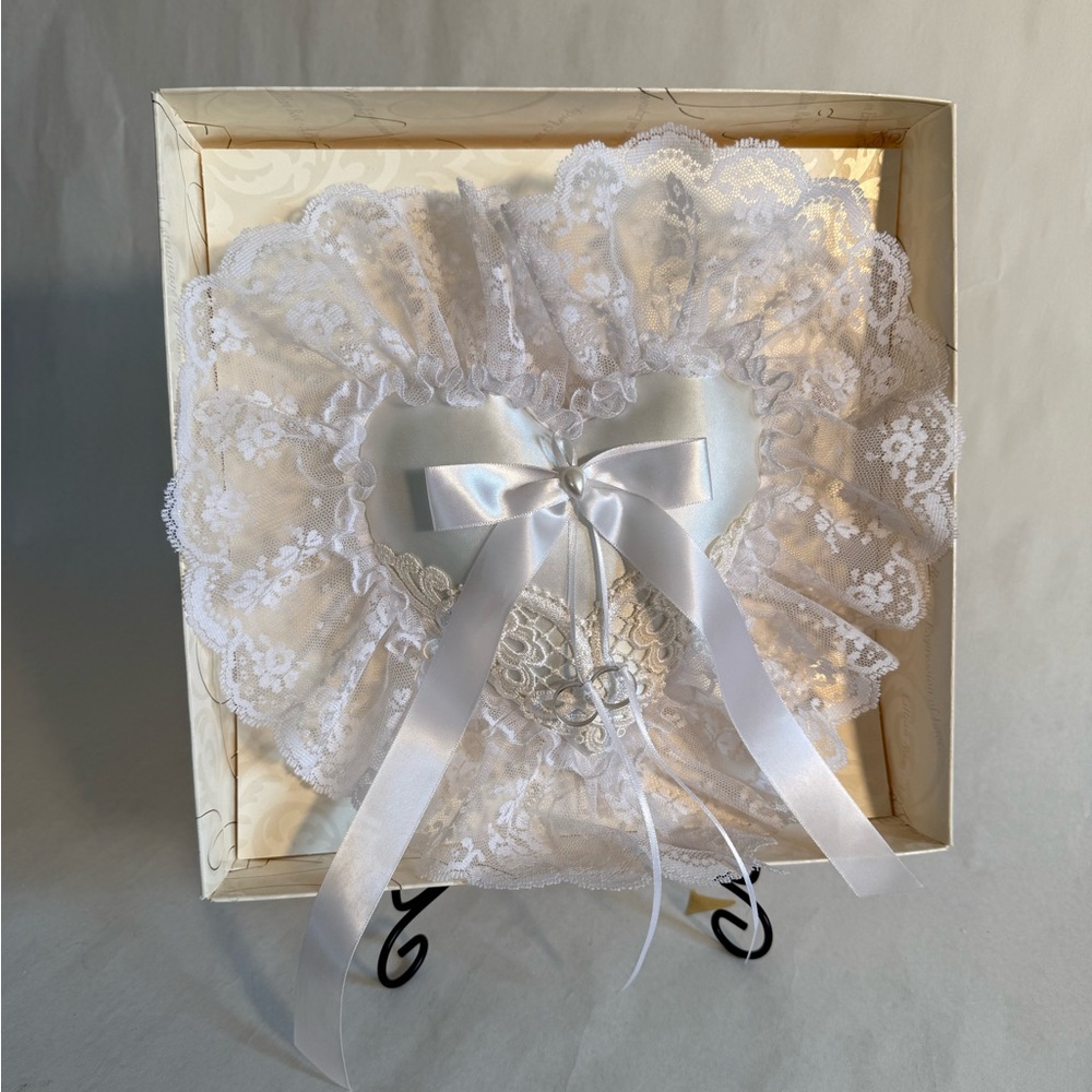 Elegant White Lace Heart Ring Pillow NWT
